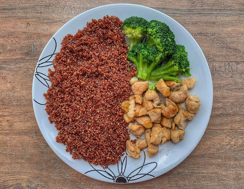 Quinoa rosie, piept de curcan si brocoli