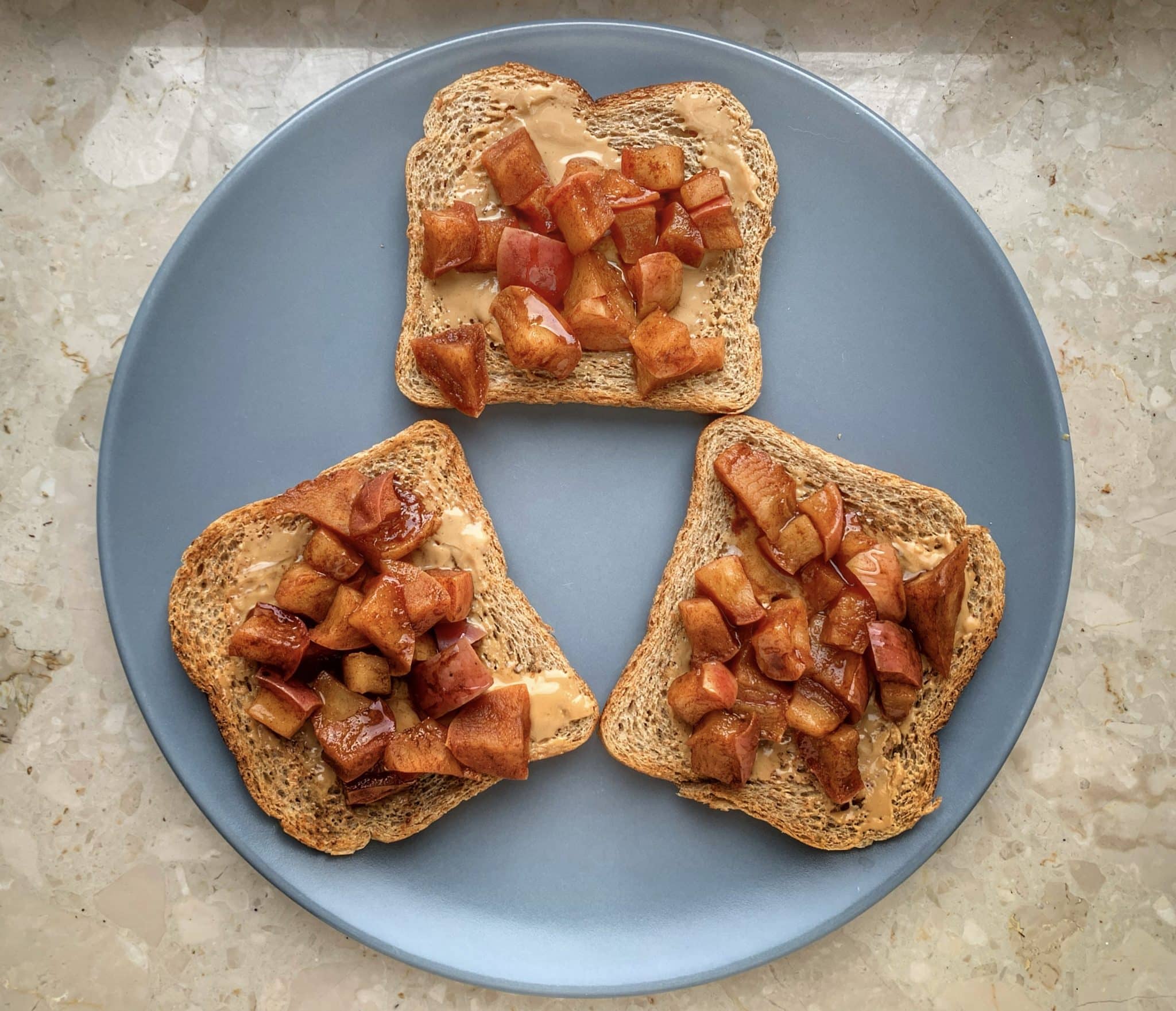 paine, unt arahide, mar, scortisoara, miere de albine, 327 kcal